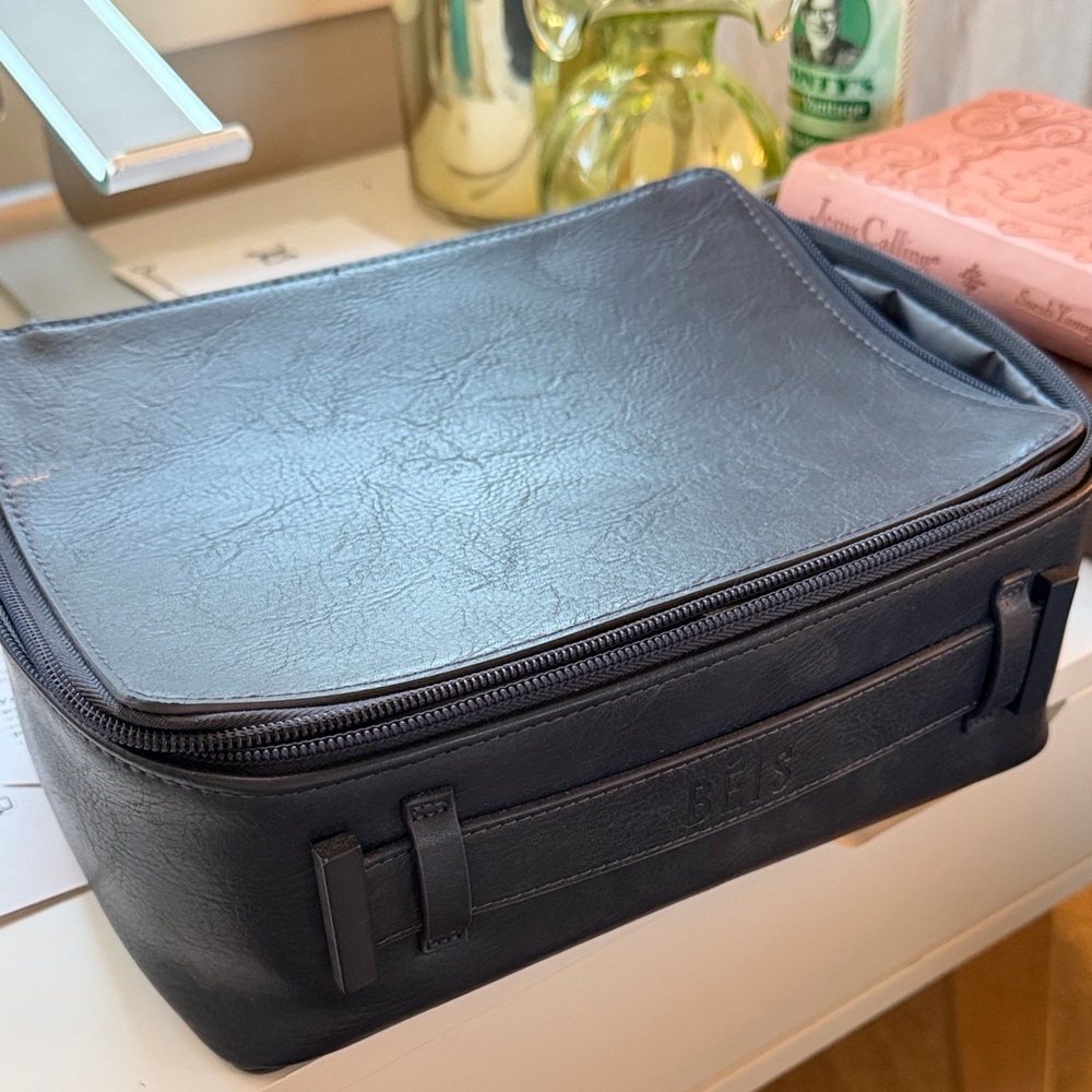 BEIS navy Toiletry Bag
